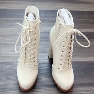 NWT Elegant White Lace-Up Ankle Boots